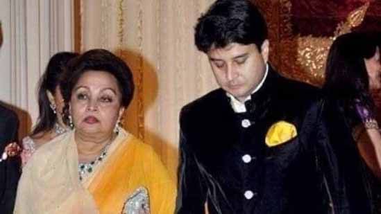 Madhavi Raje Scindia with mother of Union minister Jyotiraditya Scindia,
