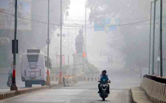 उत्तर प्रदेश में घना कोहरा, कड़ाके की ठंड जारी: मौसम विभाग ने कई जिलों के लिए रेड-ऑरेंज अलर्ट जारी किया