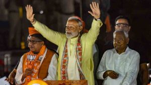 पीएम मोदी के साथ पिछली बार रोड शो में ऐसे दिखे थे सीएम नीतीश कुमार।