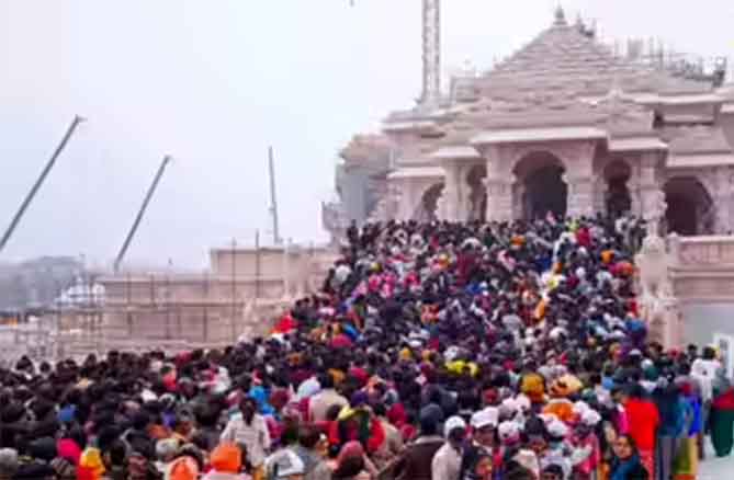 नववर्ष और प्राण-प्रतिष्ठा वर्षगांठ पर अयोध्या में आस्था का महासागर, राम मंदिर में उमड़ी रिकॉर्ड भीड़