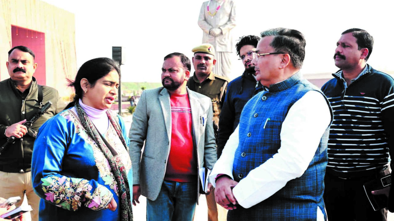 यूपी दिवस-2026 की तैयारियों का पर्यटन मंत्री जयवीर सिंह ने स्थलीय निरीक्षण किया