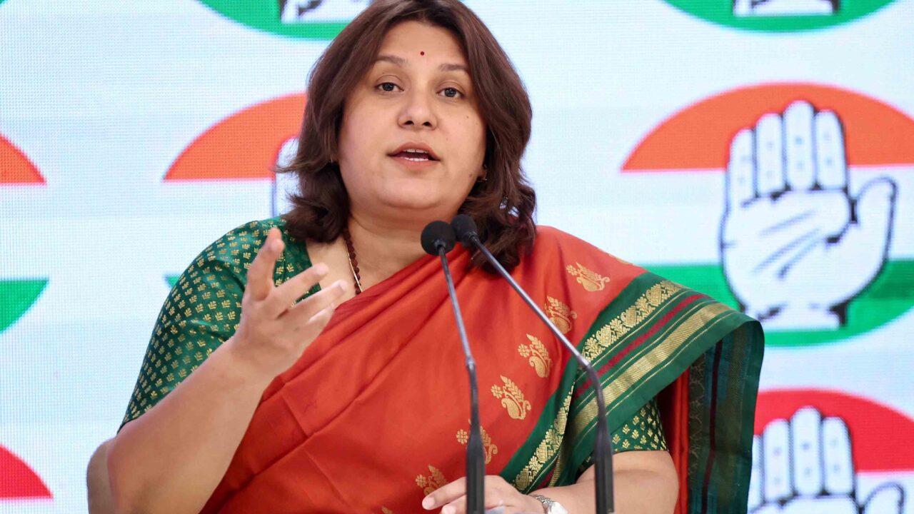 असम के मुख्यमंत्री हिमंत विश्व शर्मा के परिवार की संपत्ति में कथित वृद्धि पर कांग्रेस ने उठाए सवाल