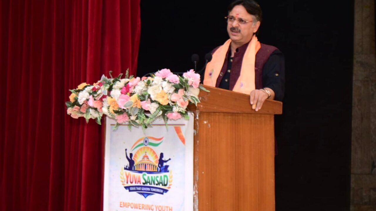 युवा संसद 2026 में डॉ. राजेश्वर सिंह का युवाओं से आह्वान – एकजुट रहो, जागरूक बनो और भारत को महाशक्ति बनाओ