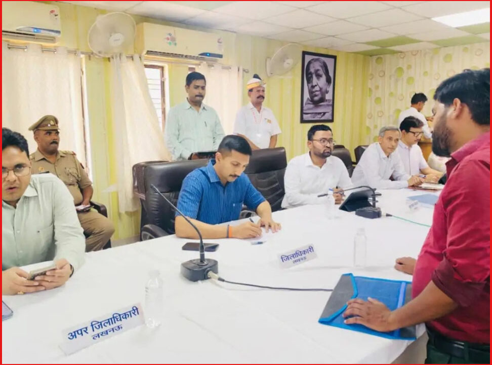 सम्पूर्ण समाधान दिवस में हंगामा, वकीलों ने एसडीएम पर अभद्रता का लगाया आरोप