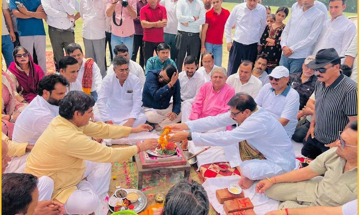 ग्रेटर नोएडा में हॉकी ग्राउंड का शिलान्यास, 10.30 करोड़ की लागत से 9 माह में होगा तैयार