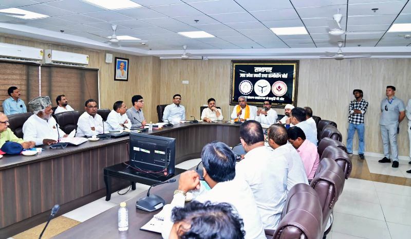 योगी सरकार बुनकरों के हितों के प्रति प्रतिबद्ध, विद्युत फ्लैट रेट योजना में बड़े सुधार की तैयारी